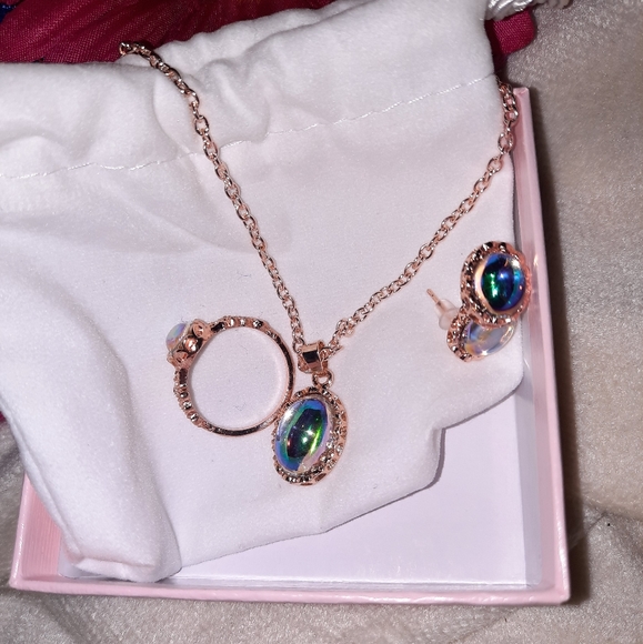 SIMULATED OPAL MOONSTONE STYLE JEWELRY SET ~ NECKLACE, EARRINGS, RING ๐ - Picture 6 of 16